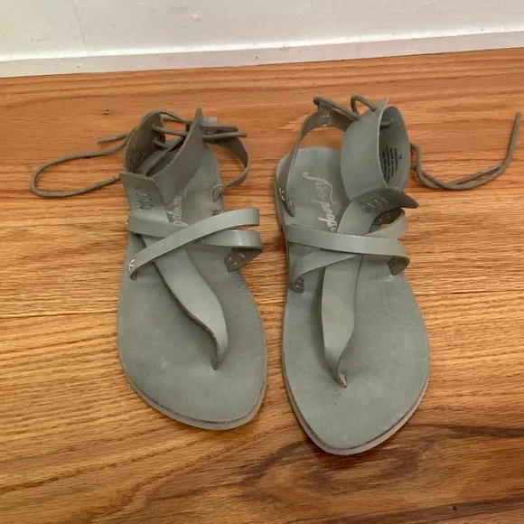 Free People Vacation Day Wrap Sandals Light Grey Leather Size 37 EU 7 US - Picture 2 of 13